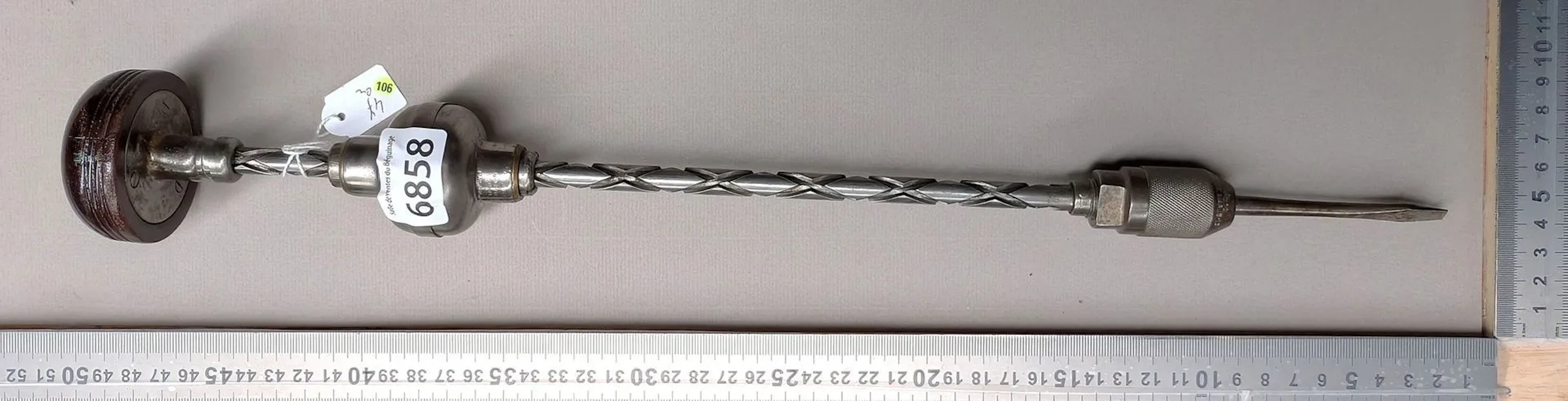 1 vintage spiral ratchet screwdriver—see photos for dimensions and condition