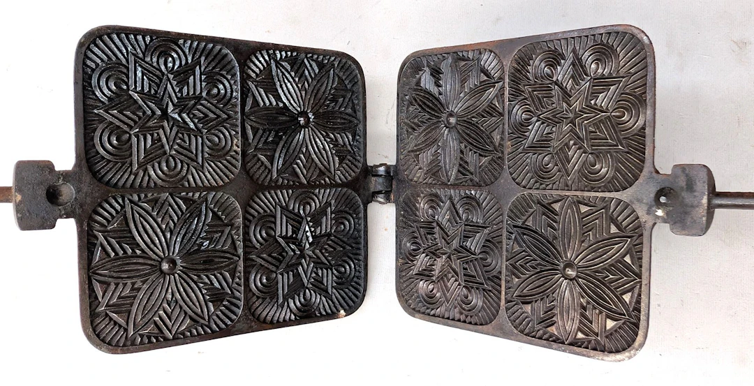 Antique waffle iron—see photos for dimensions and condition