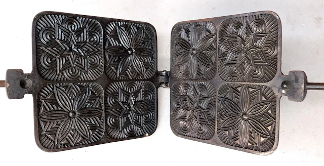 Antique waffle iron—see photos for dimensions and condition