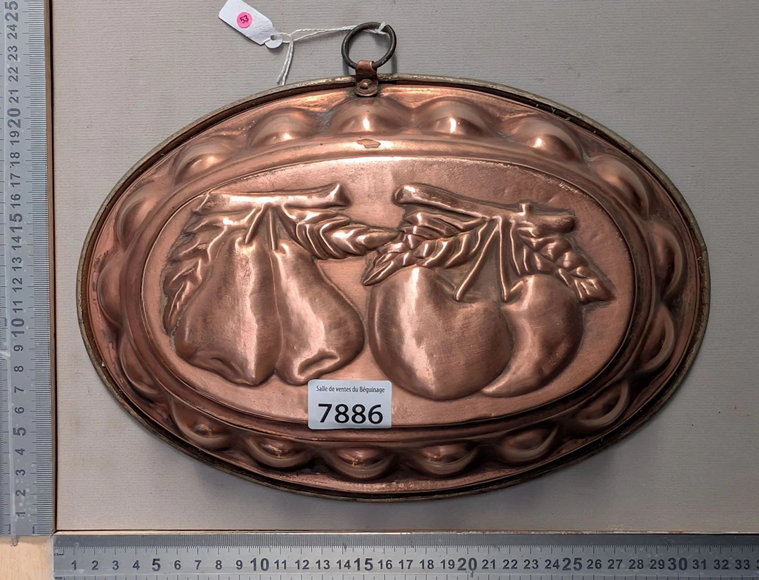 1 19th-century cake pan—see photos for dimensions and condition