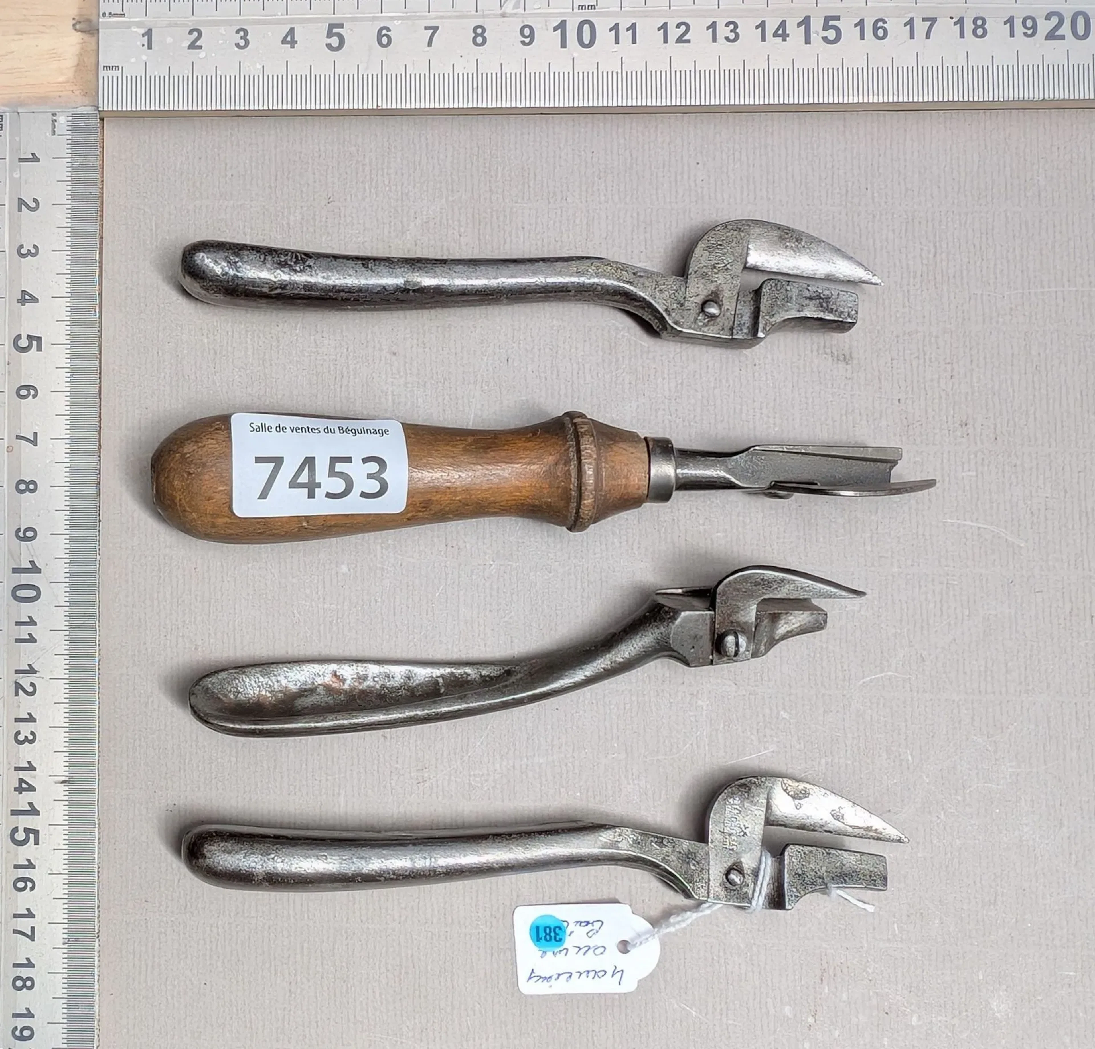 4 vintage can openers—see photos for dimensions and condition