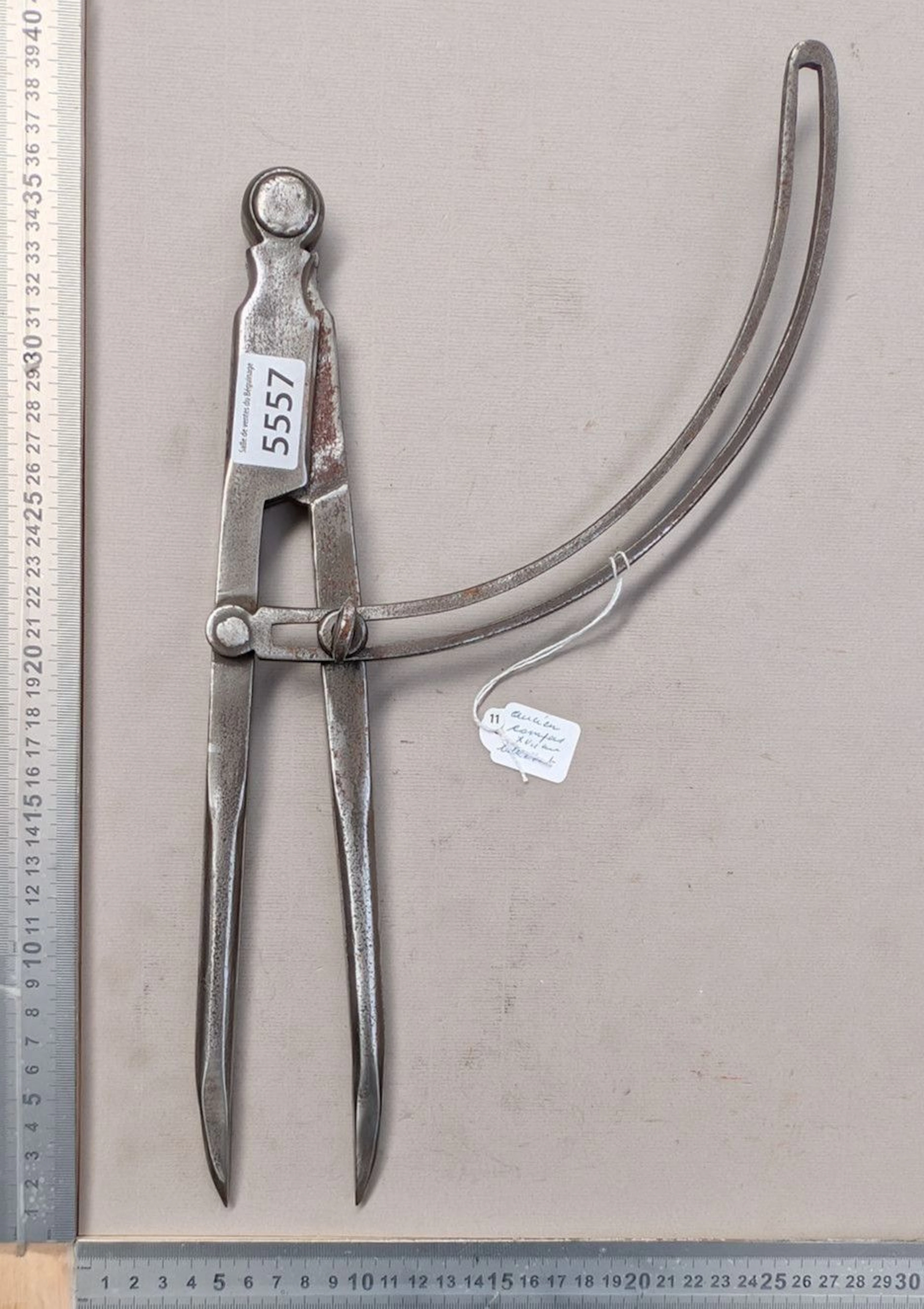 An antique 18th-century compass, in very good condition—see photos