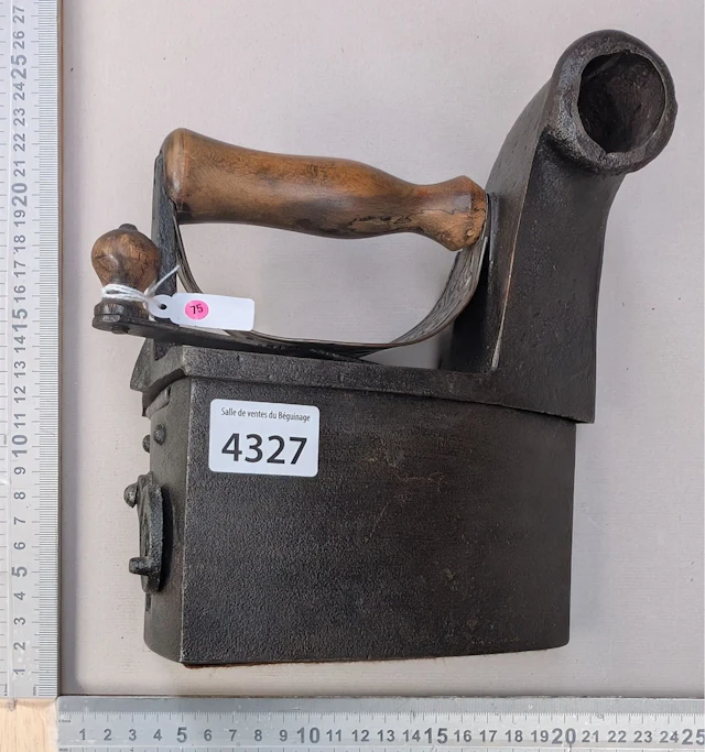Antique iron - See photos for dimensions and condition