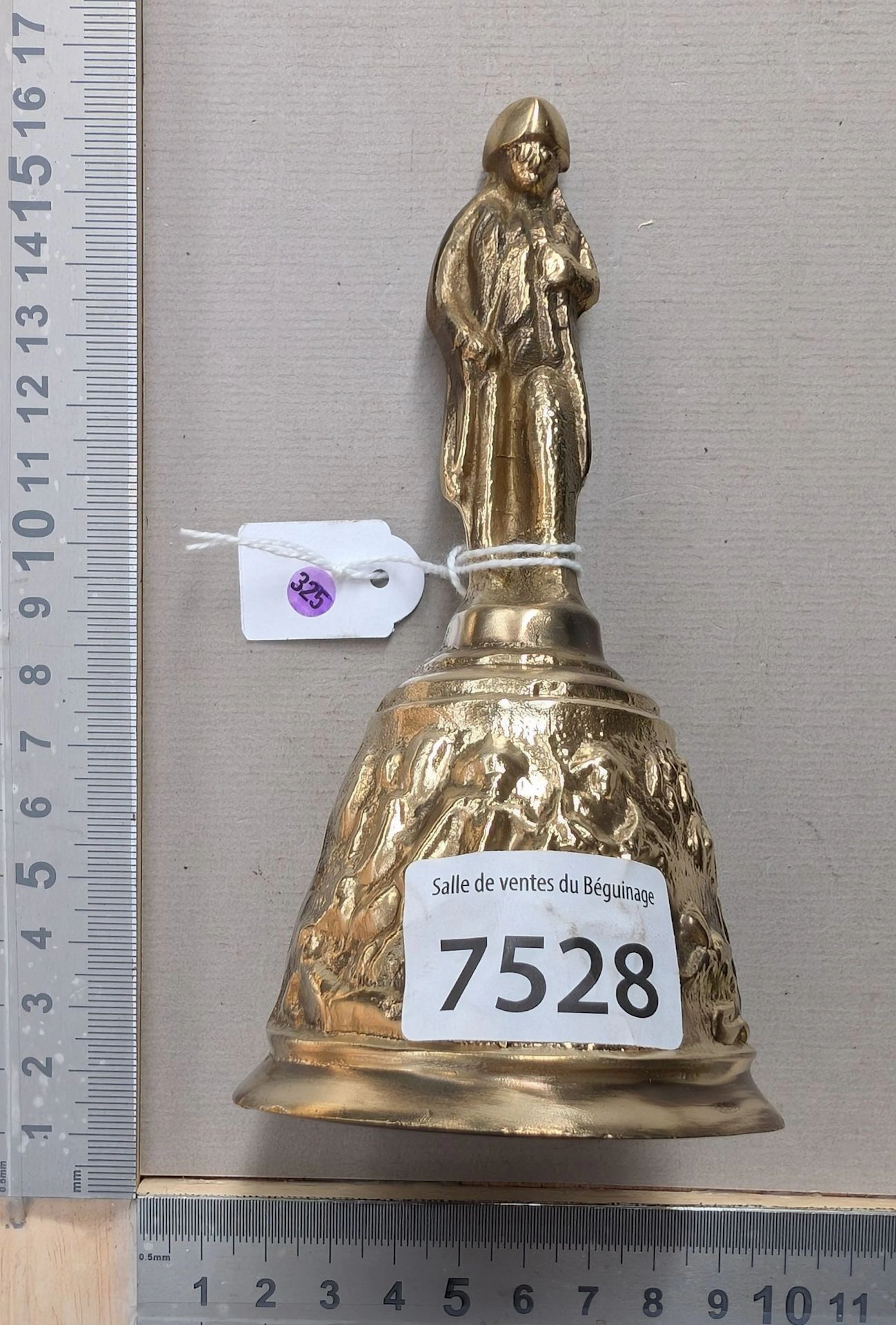1 pretty little bronze bell—see photos for dimensions and condition
