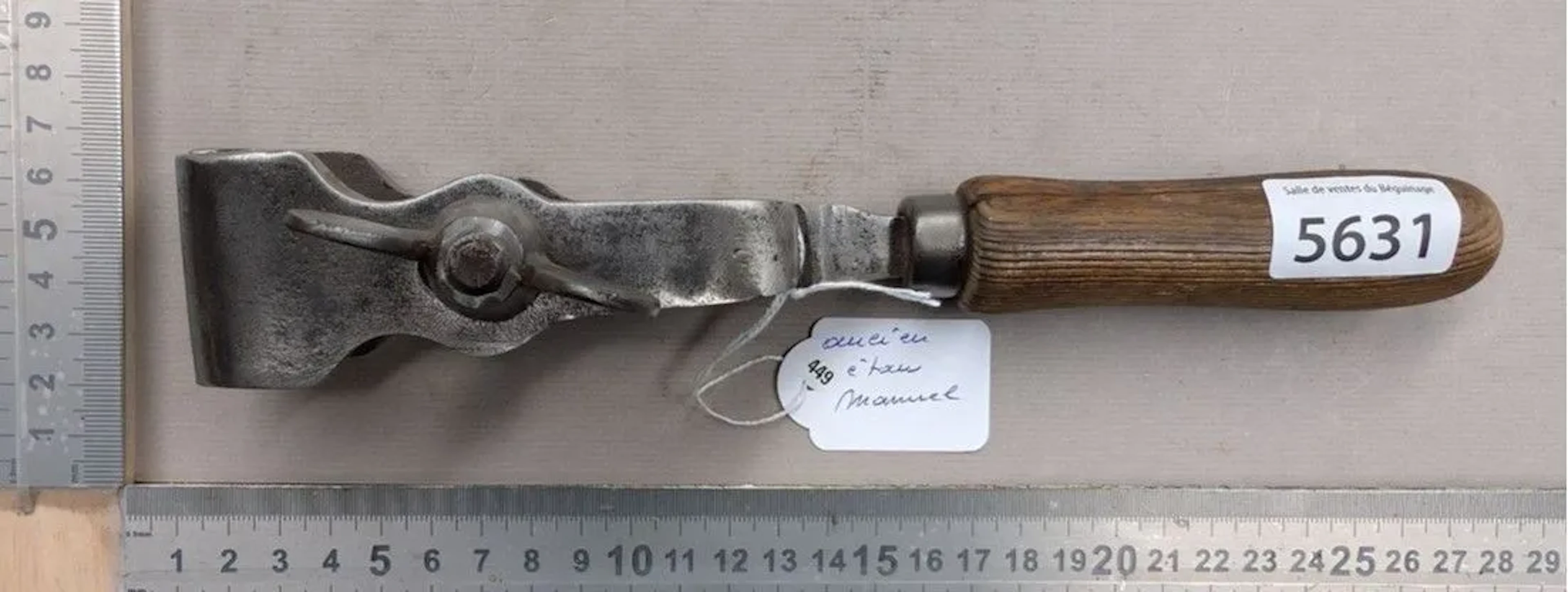 Vintage manual vise - See photos for dimensions and condition