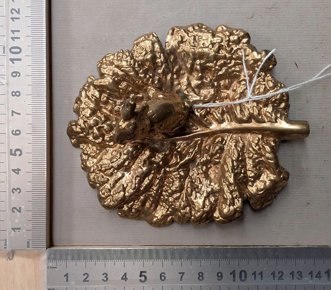 1 small bronze rabbit—see photos for dimensions and condition