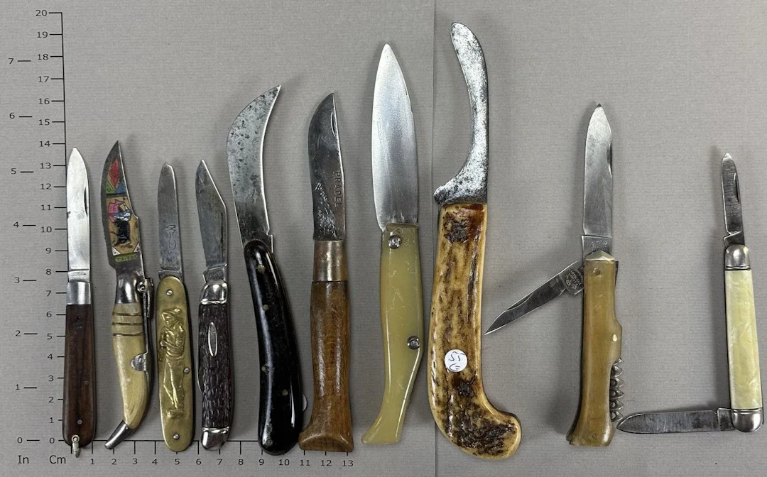 Set of antique knives or pocket knives—see photos for dimensions and condition