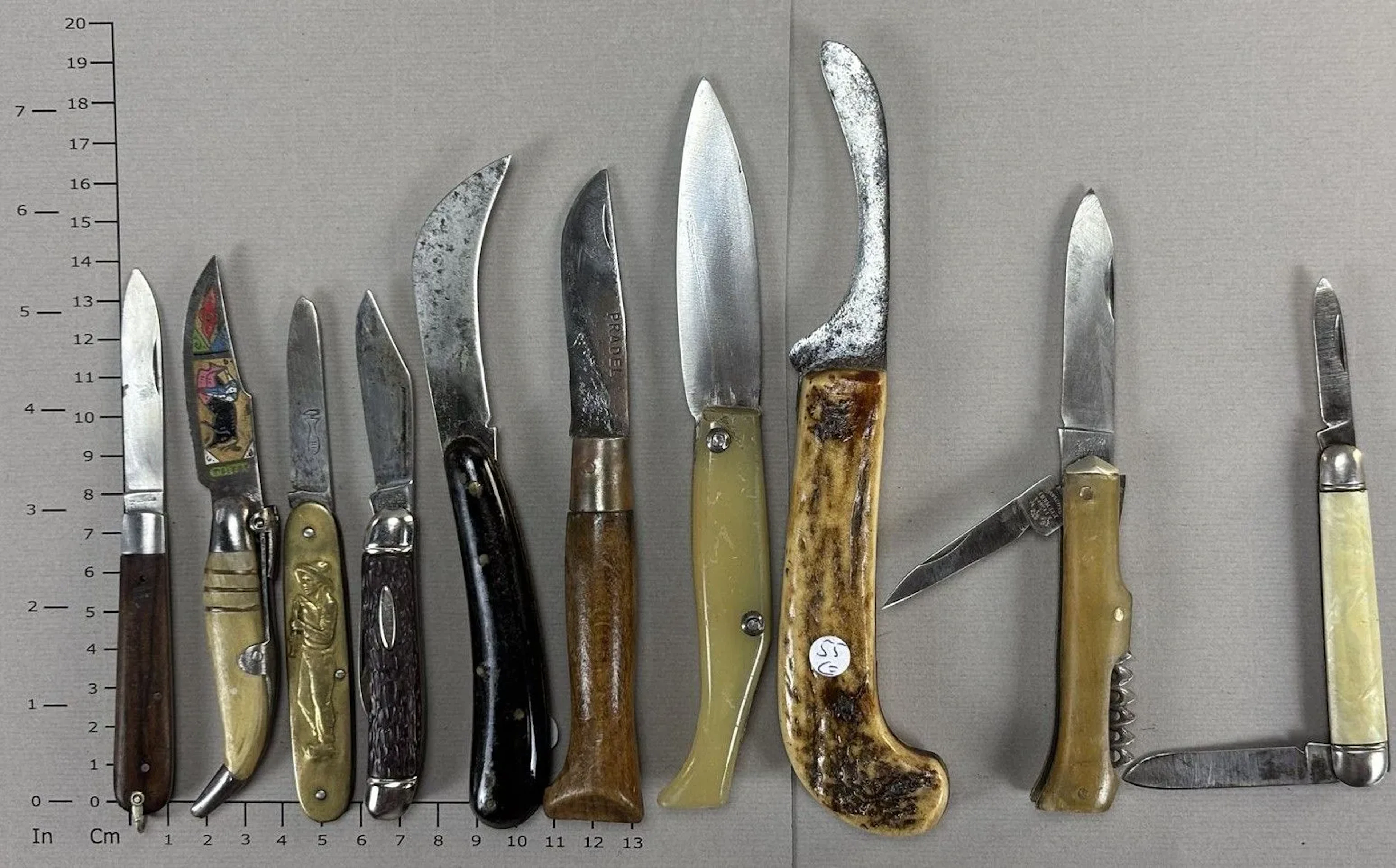 Set of antique knives or pocket knives—see photos for dimensions and condition