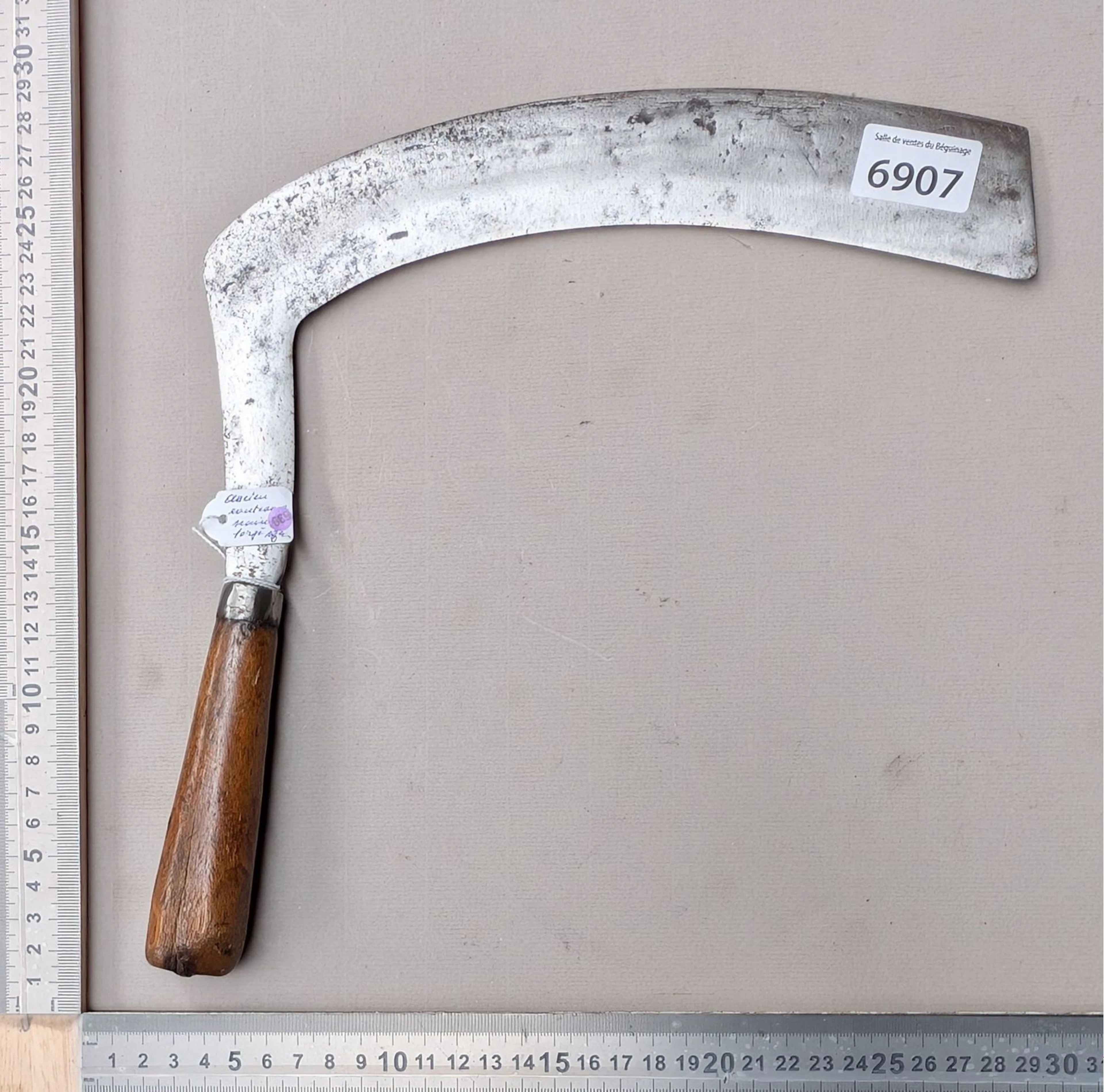1 vintage bread knife—see photos for dimensions and condition