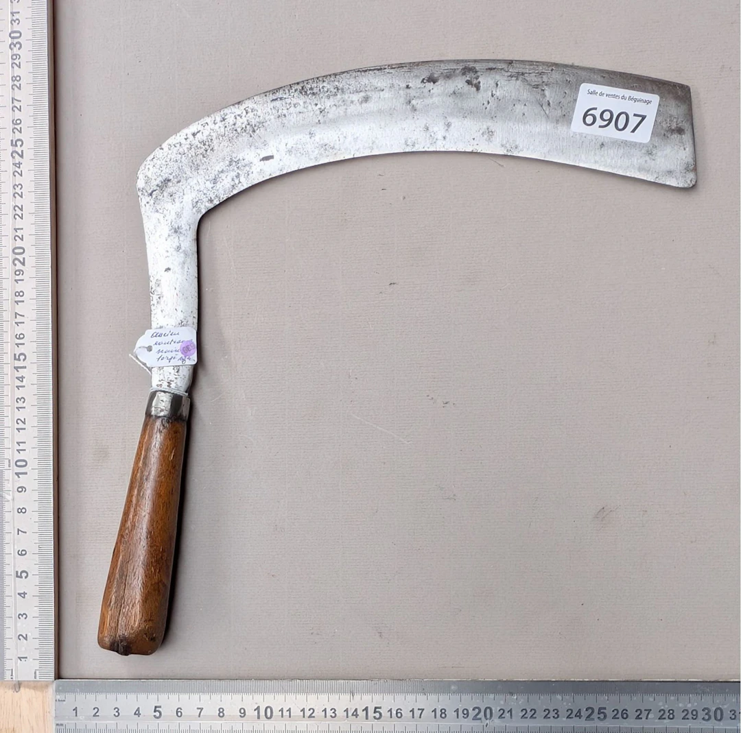 1 vintage bread knife—see photos for dimensions and condition