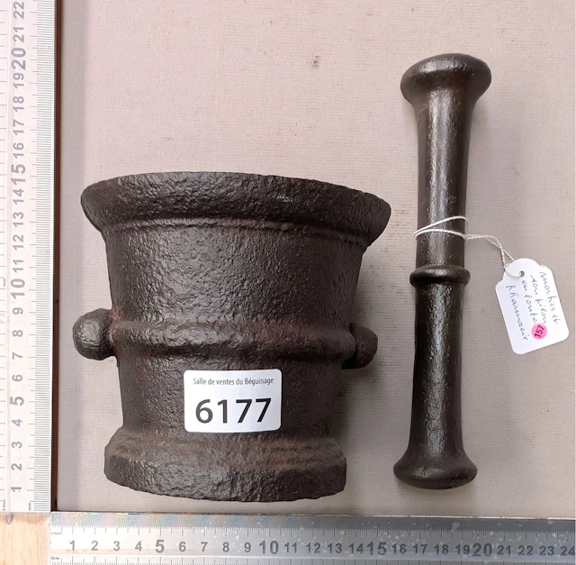 Cast-iron mortar and pestle—see photos for dimensions and condition