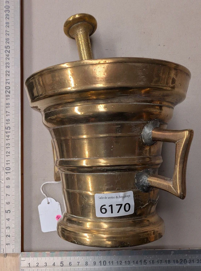 Bronze mortar and pestle—see photos for dimensions and condition