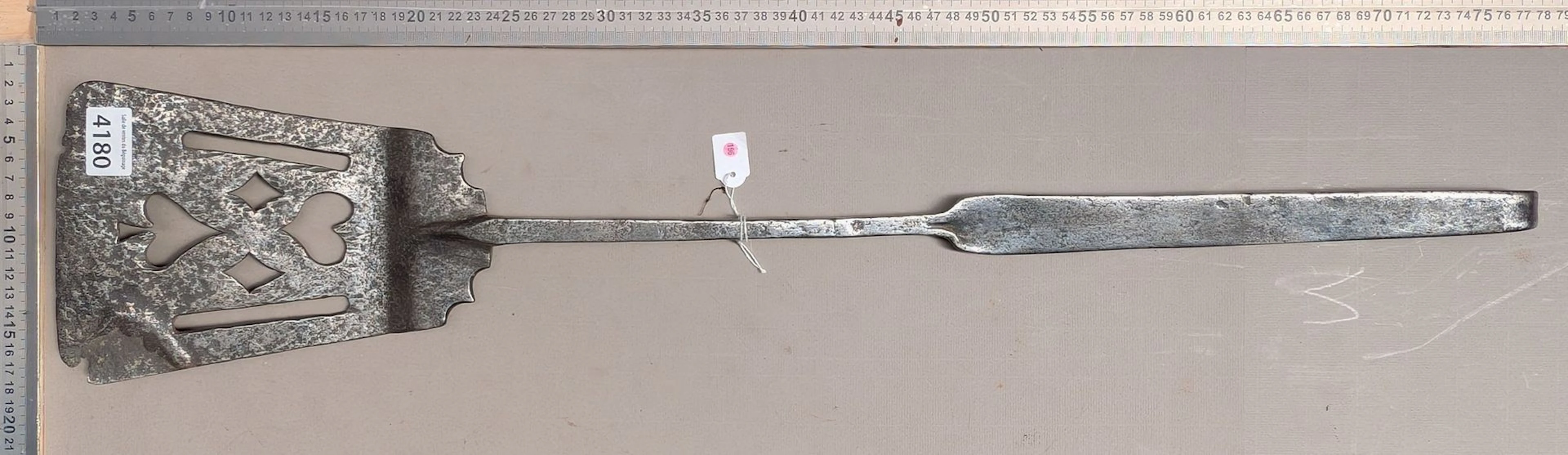 Antique kitchen utensil and fireplace - See photos for dimensions and condition