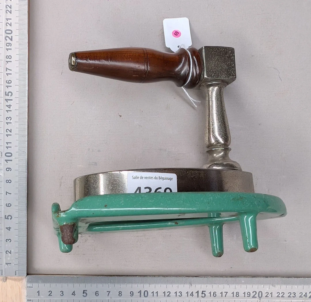 Antique iron - See photos for dimensions and condition