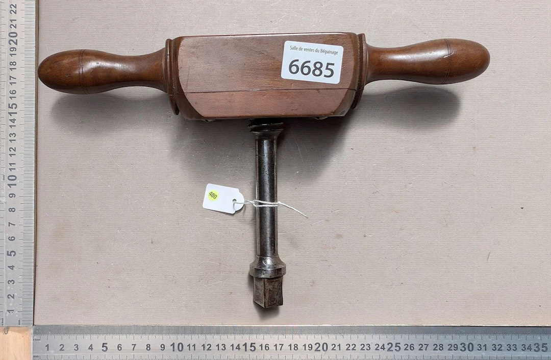 1 wood-turning spindle - See photos for dimensions and condition