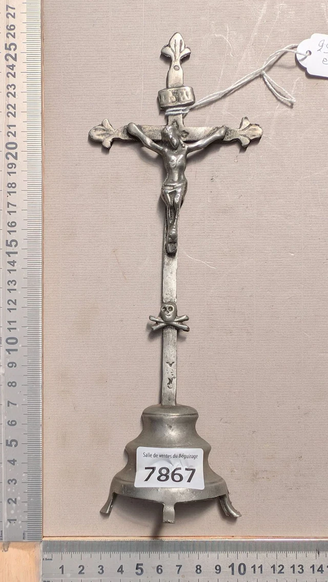 Antique bronze crucifix - See photos for dimensions and condition