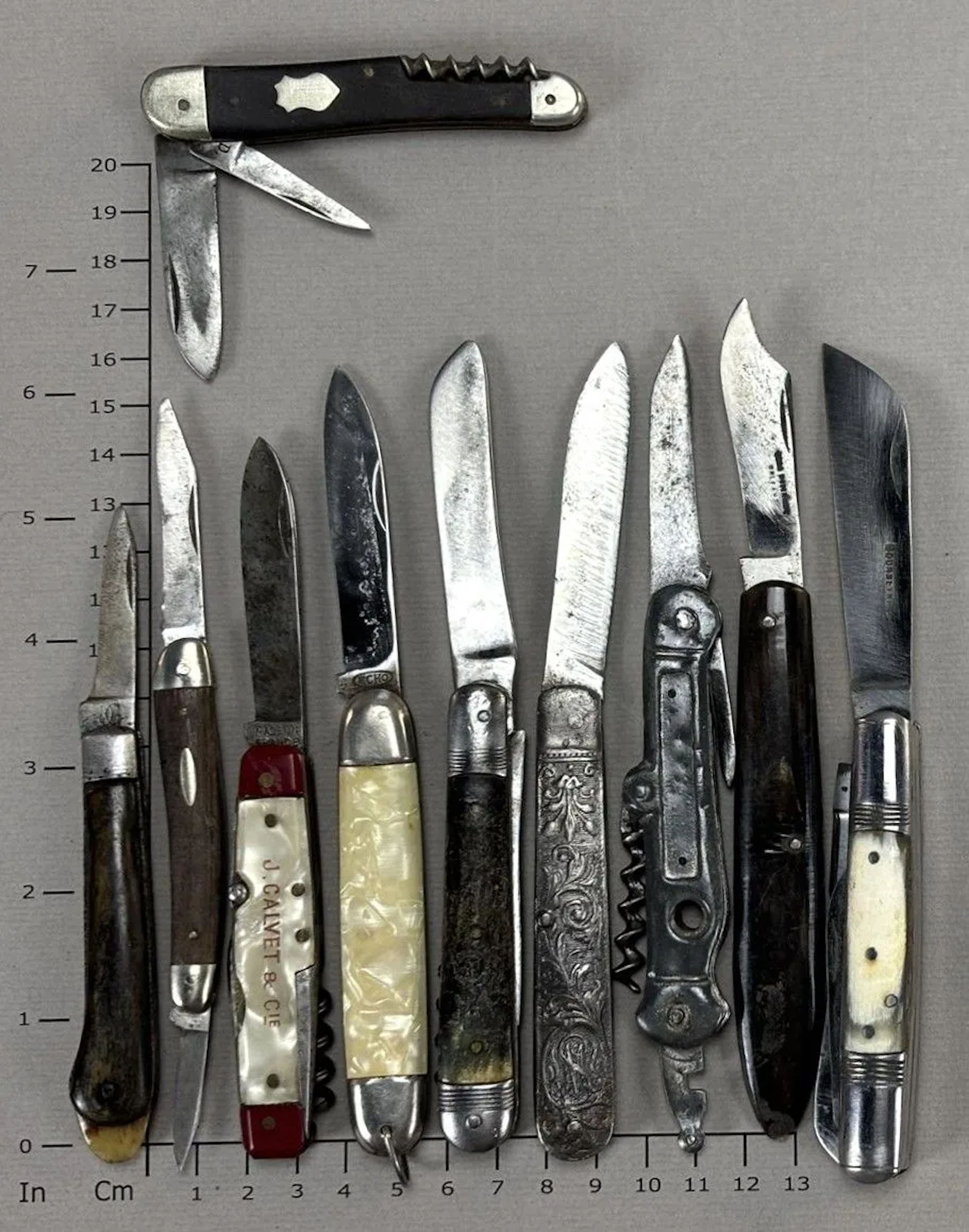 Set of antique knives or pocket knives—see photos for dimensions and condition