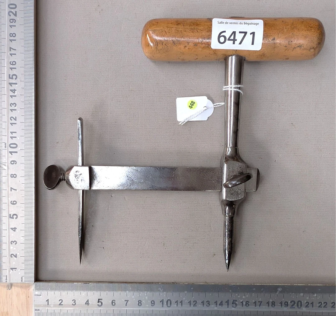 1 leather compass with washers—see photos for dimensions and condition
