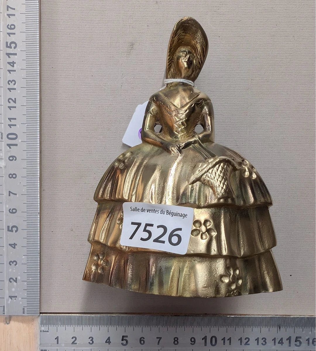 1 pretty little bronze bell—see photos for dimensions and condition