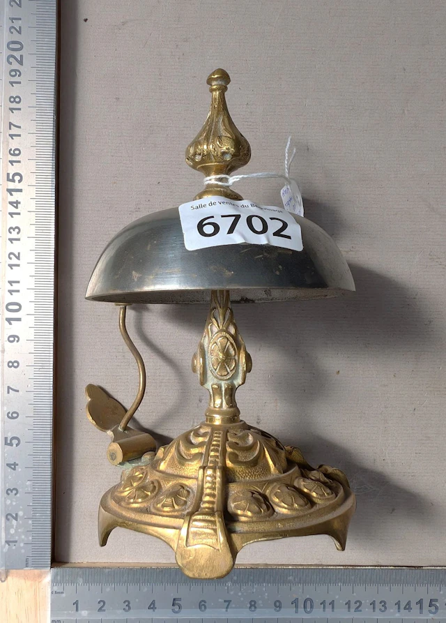 1 bronze counter bell—see photos for dimensions and condition