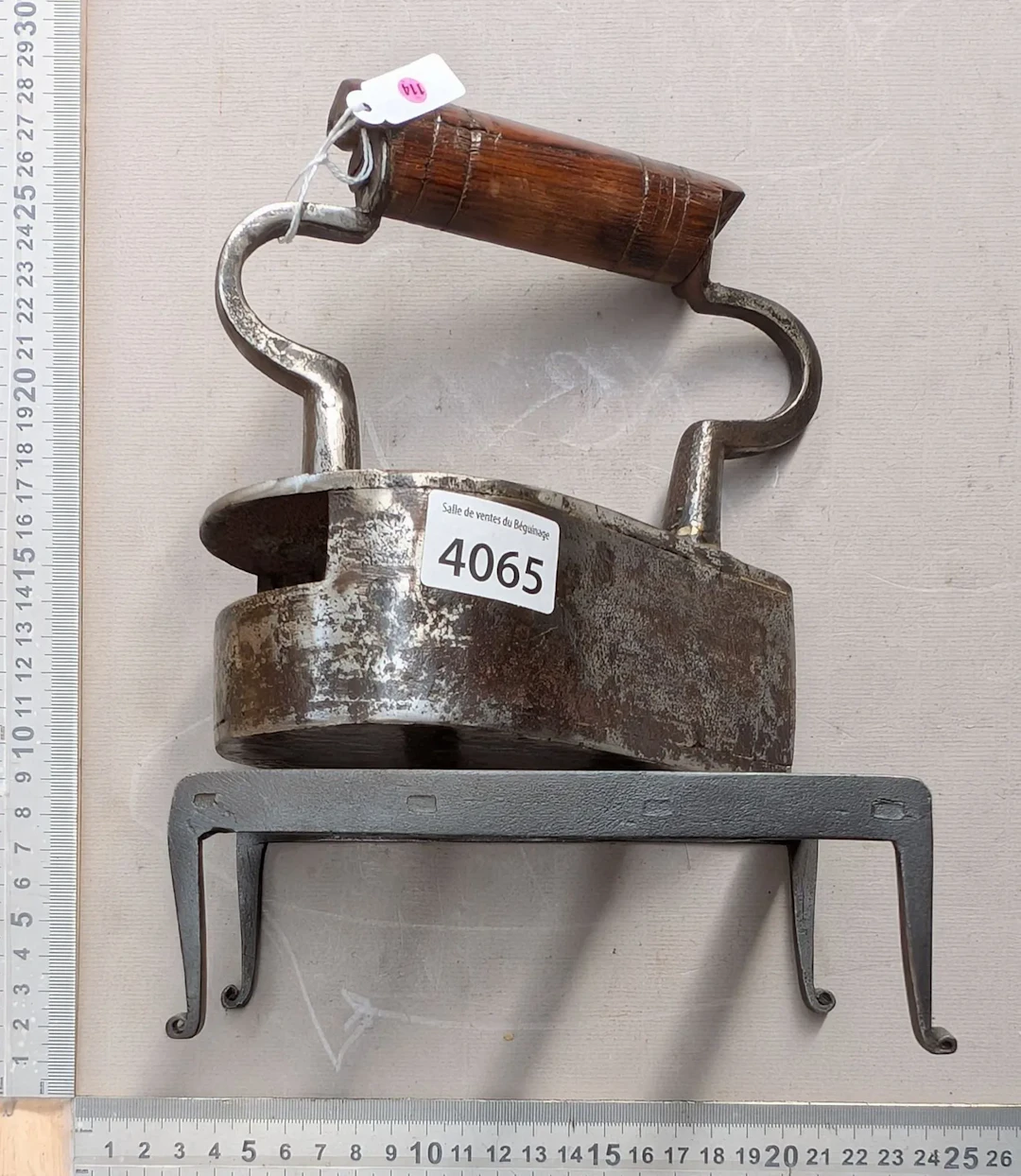 Vintage iron - See photos for dimensions and condition