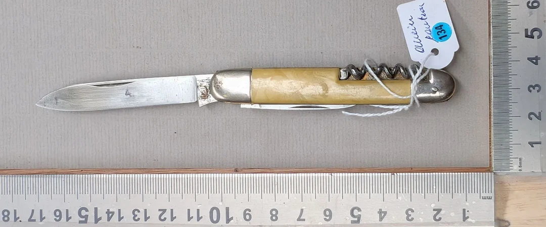 Antique pocket knife with 2 blades + corkscrew - See photos for dimensions