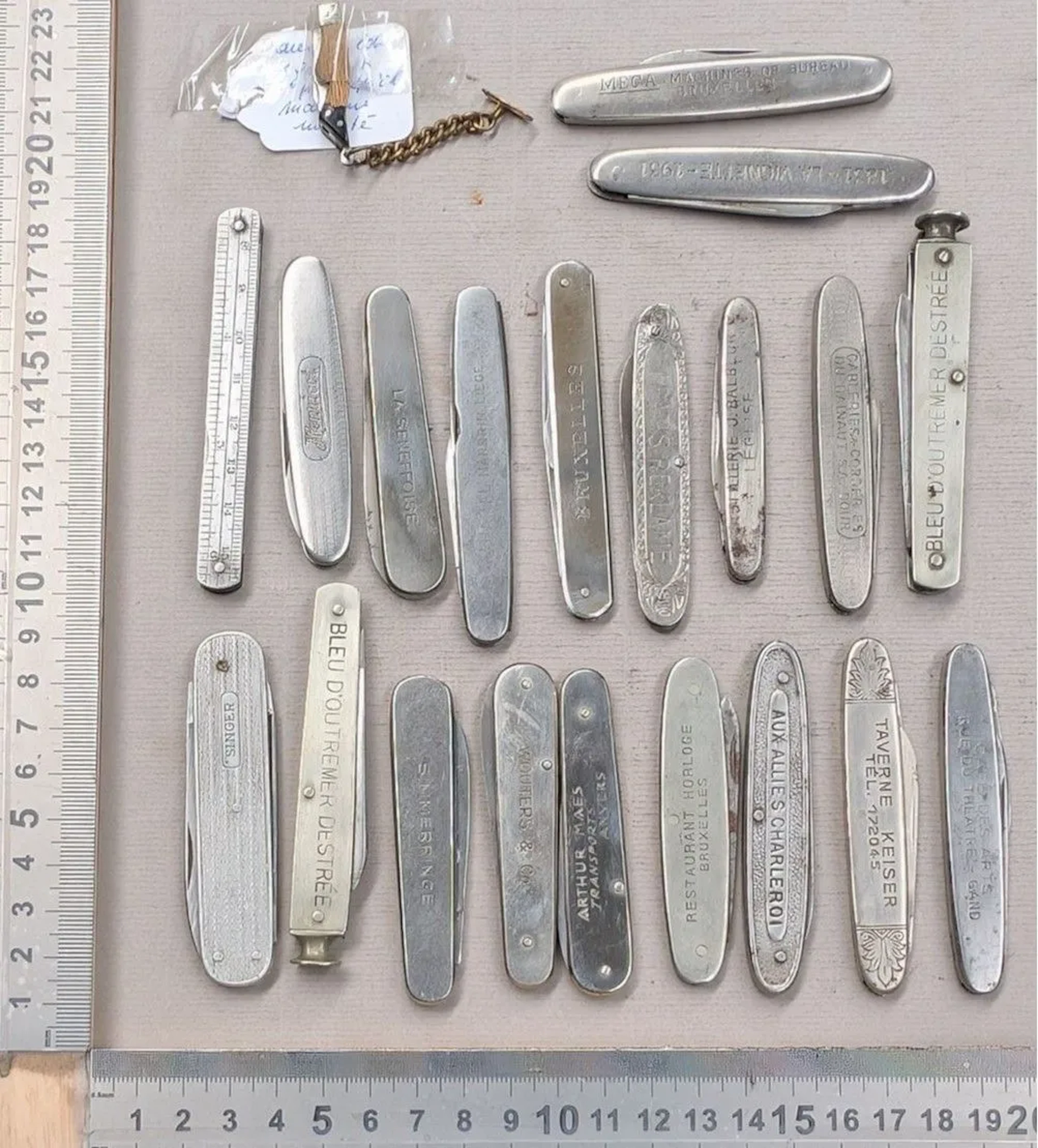Set of 20 vintage promotional pocket knives, 1920–1950 — See photos