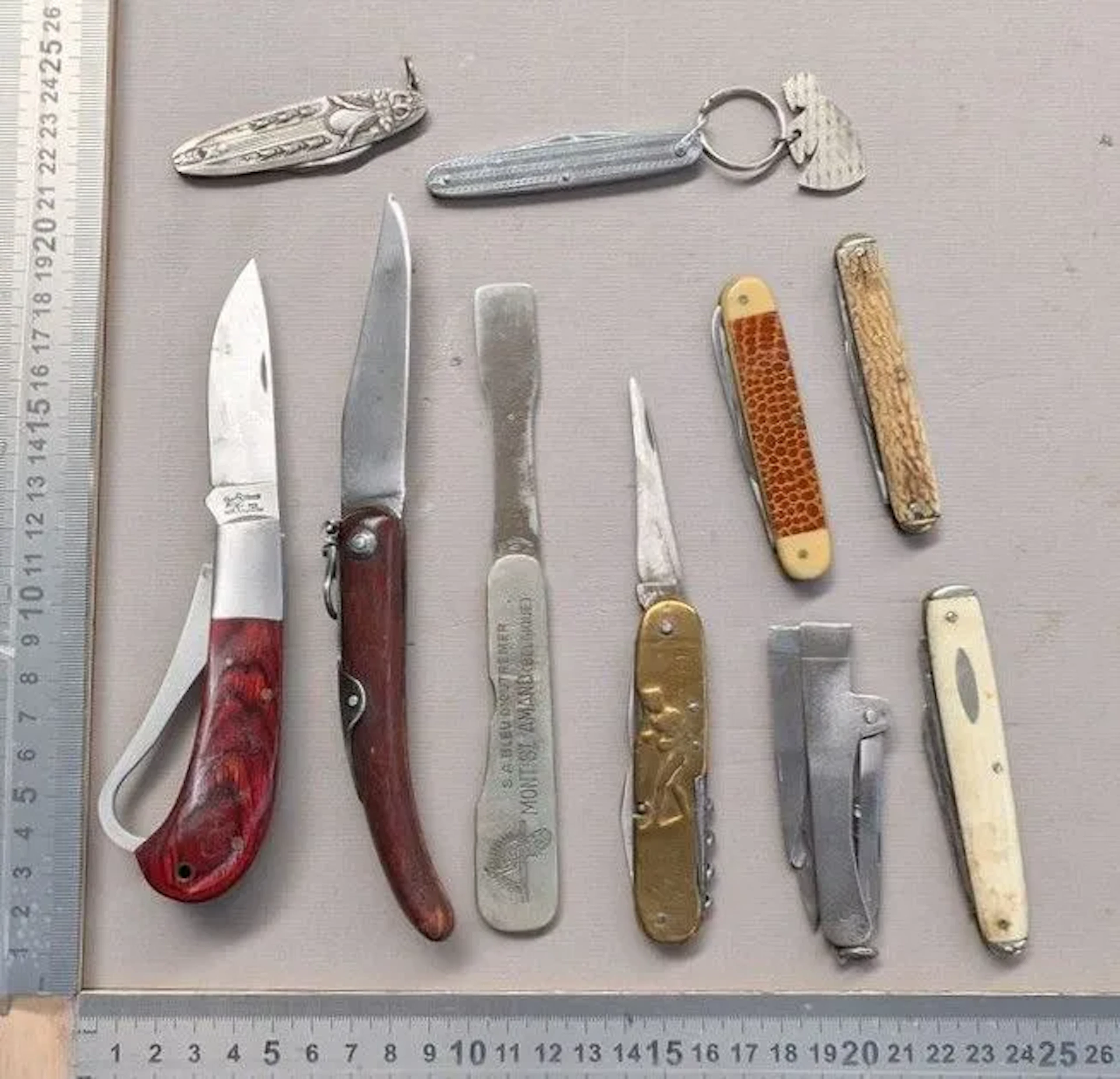 Set of antique knives or pocket knives—see photos for dimensions and condition