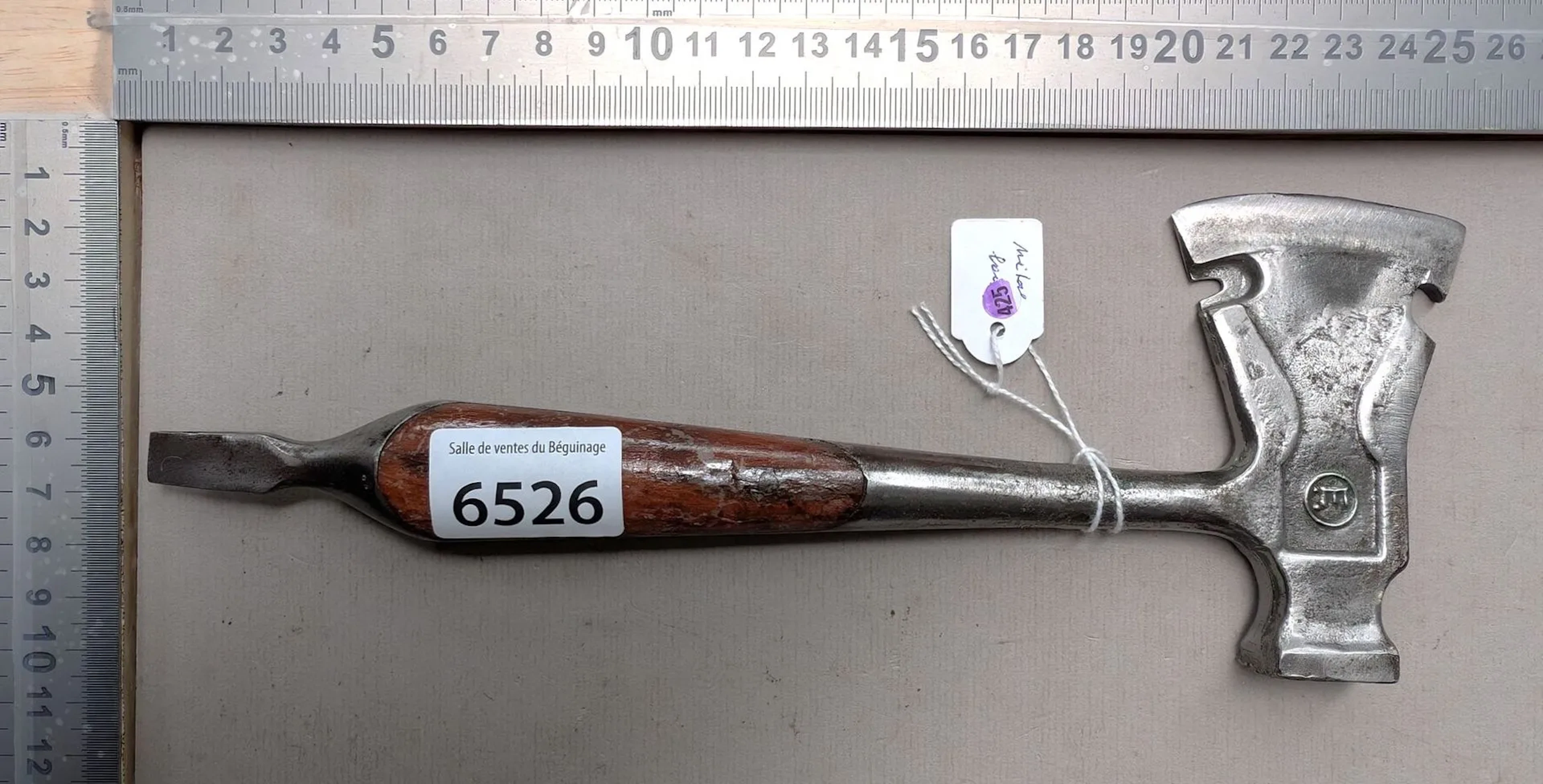1 small antique multifunction axe—see photos for dimensions and condition