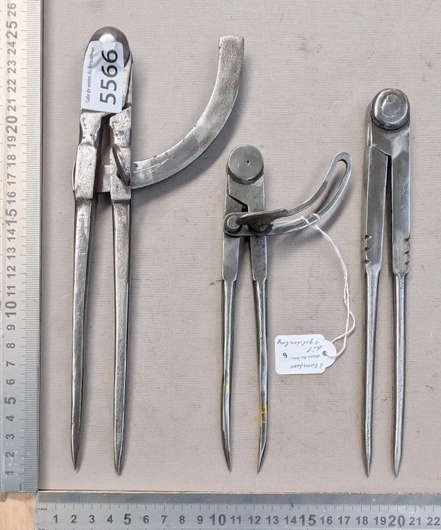Three antique compasses with hallmarks—see photos for dimensions and condition