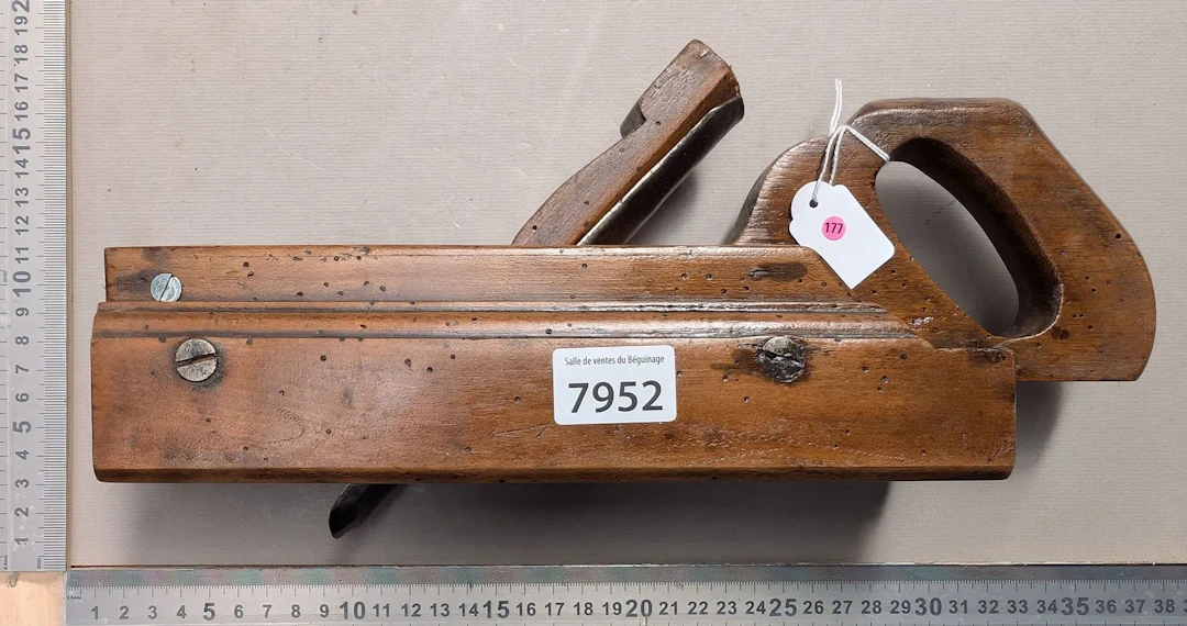 1 antique plane—see photos for dimensions and condition