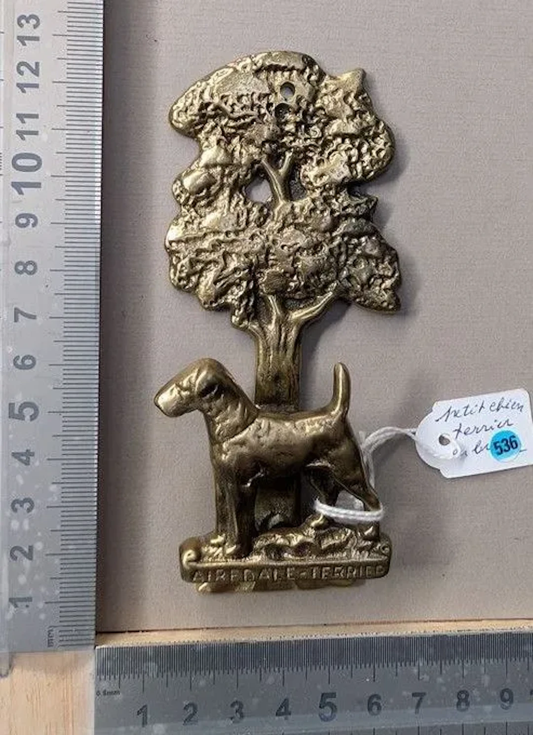 1 small bronze terrier figurine - See photos for dimensions and condition