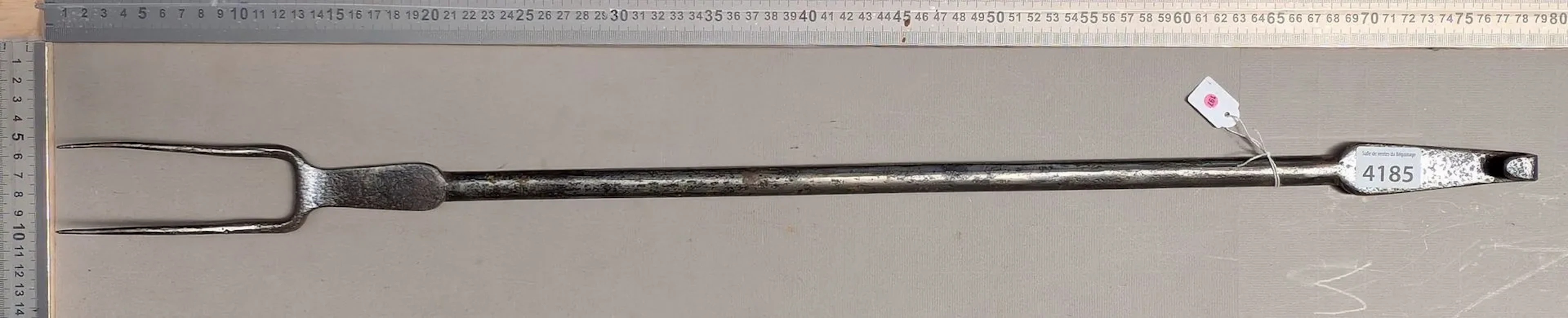 Antique kitchen utensil and fireplace - See photos for dimensions and condition