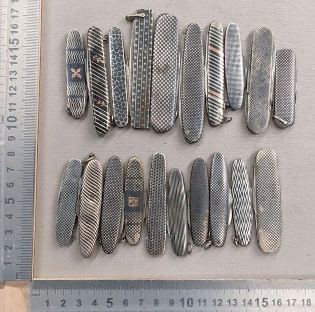 Set of 20 antique pocket knives, guilloché or nickel-plated metal