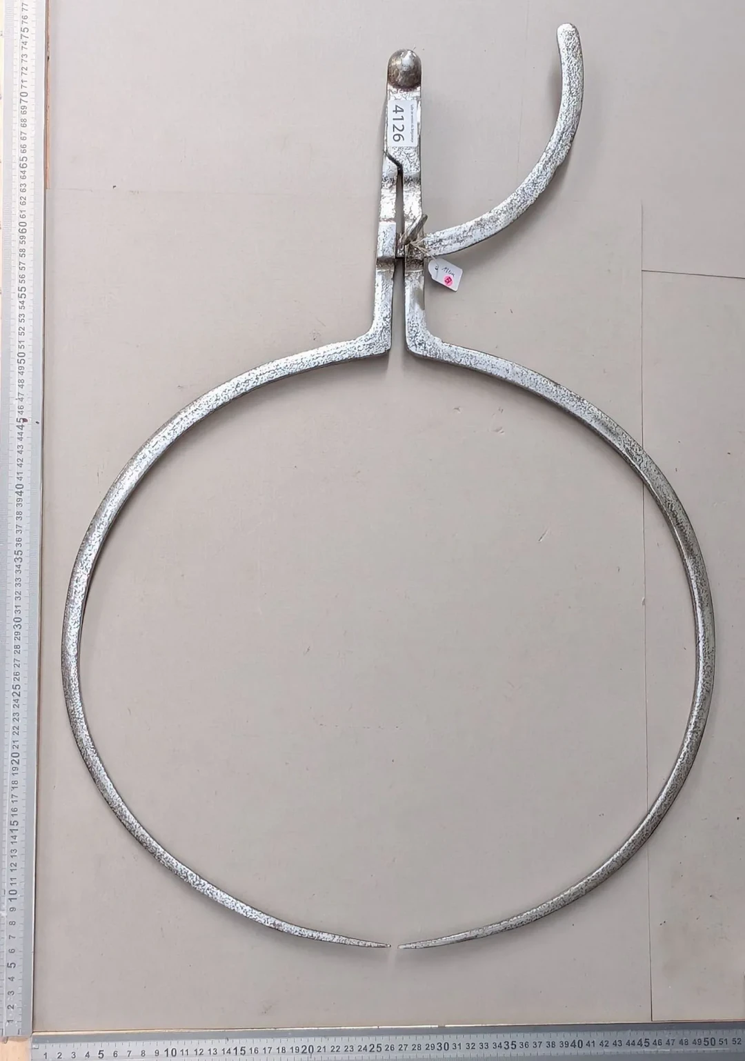 1 antique wrought-iron compass from the 18th century—see photos for