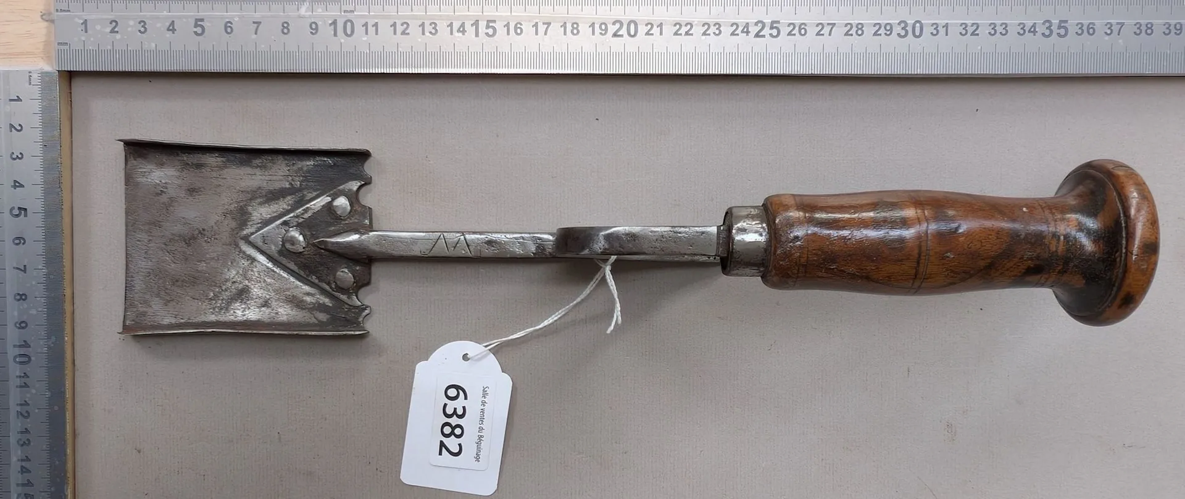 1 antique farrier's anvil - See photos for dimensions and condition