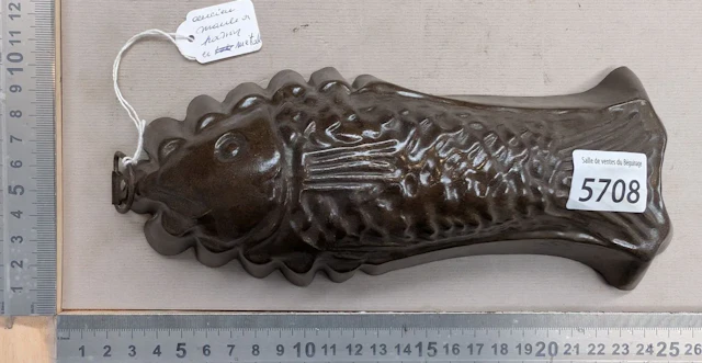 An old metal fish mold—see photos for dimensions and condition