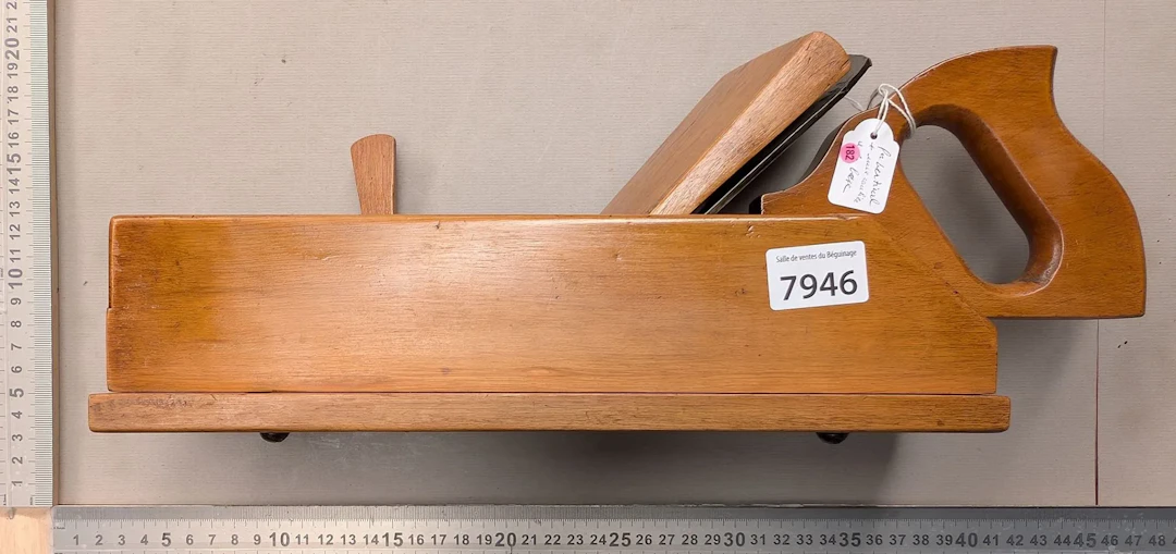 1 antique plane—see photos for dimensions and condition