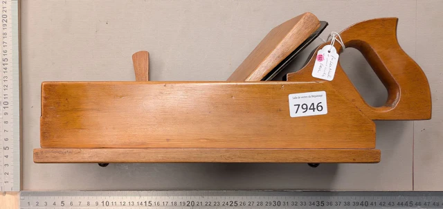 1 antique plane—see photos for dimensions and condition