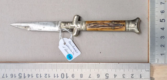 Vintage single-blade pocket knife—see photos for dimensions and condition
