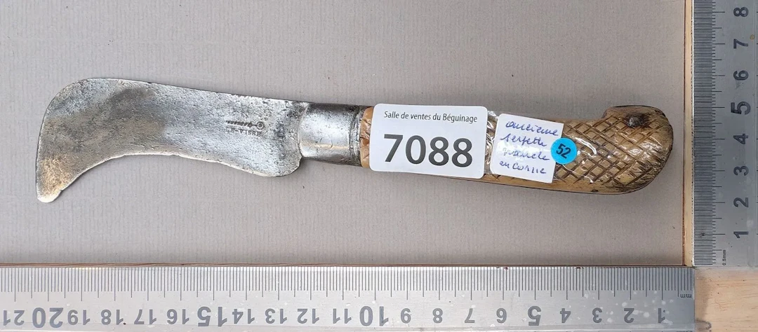 Antique pruning knife with a horn handle (folding) - See photos for