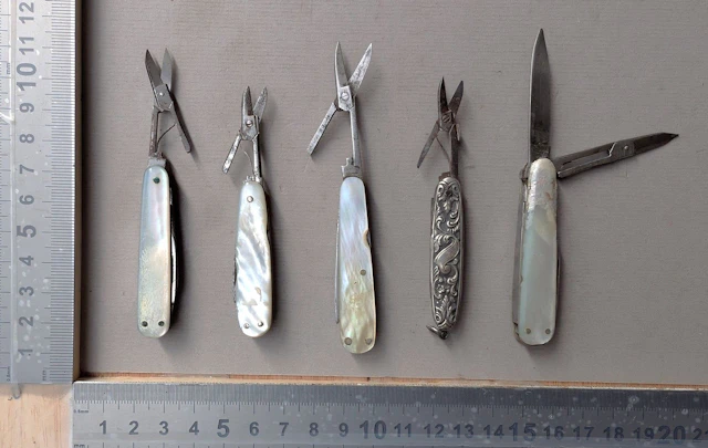 5 antique pocket knives—see photos for dimensions and condition