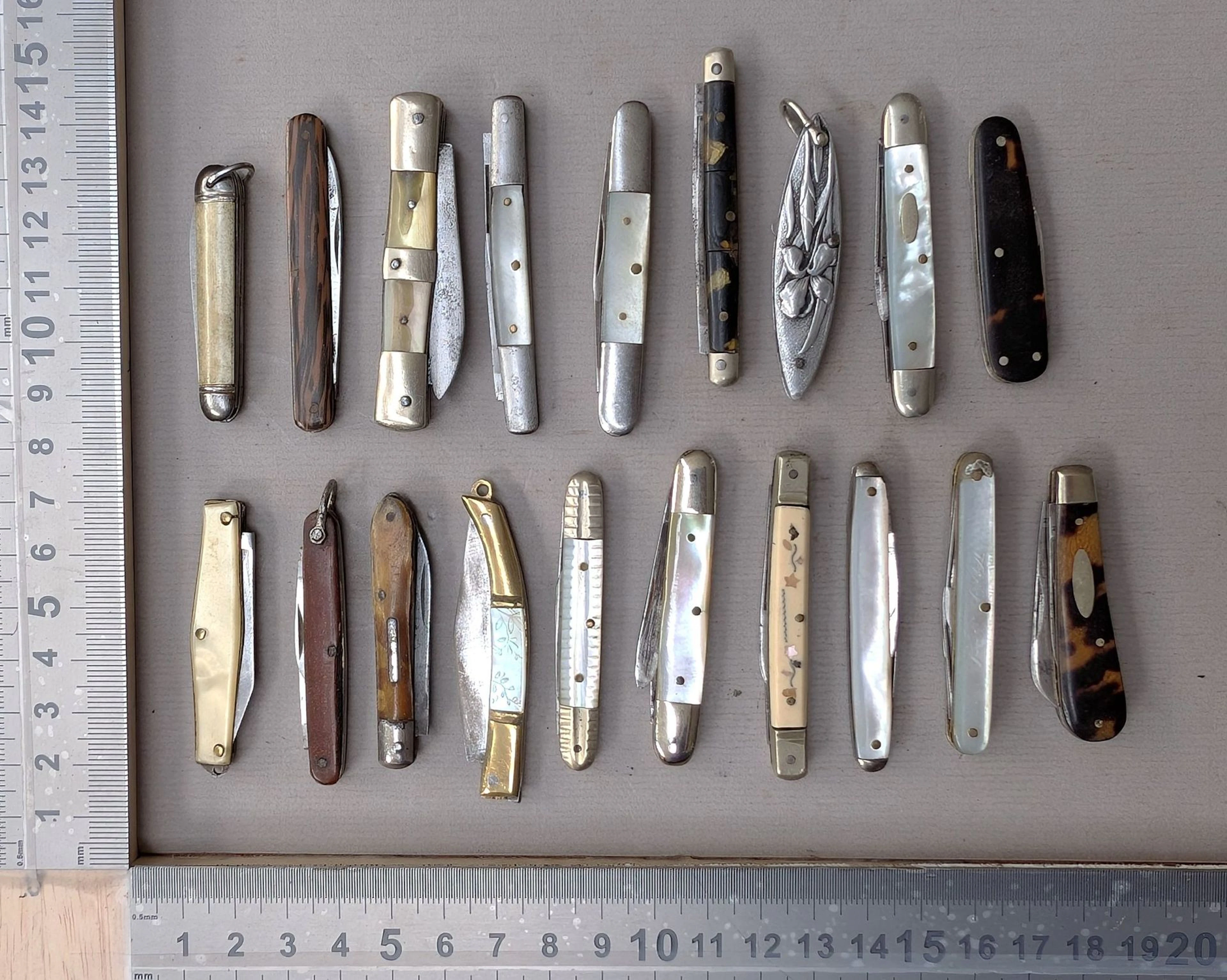 18 antique knives—see photos for dimensions and condition