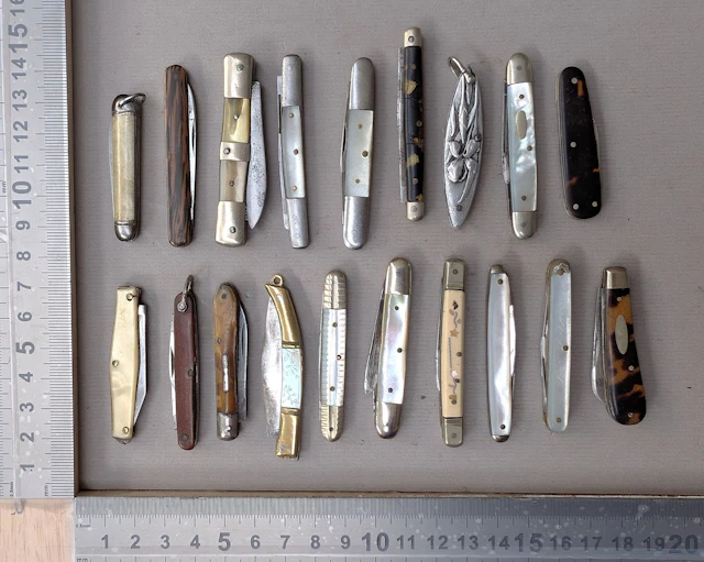 18 antique knives—see photos for dimensions and condition
