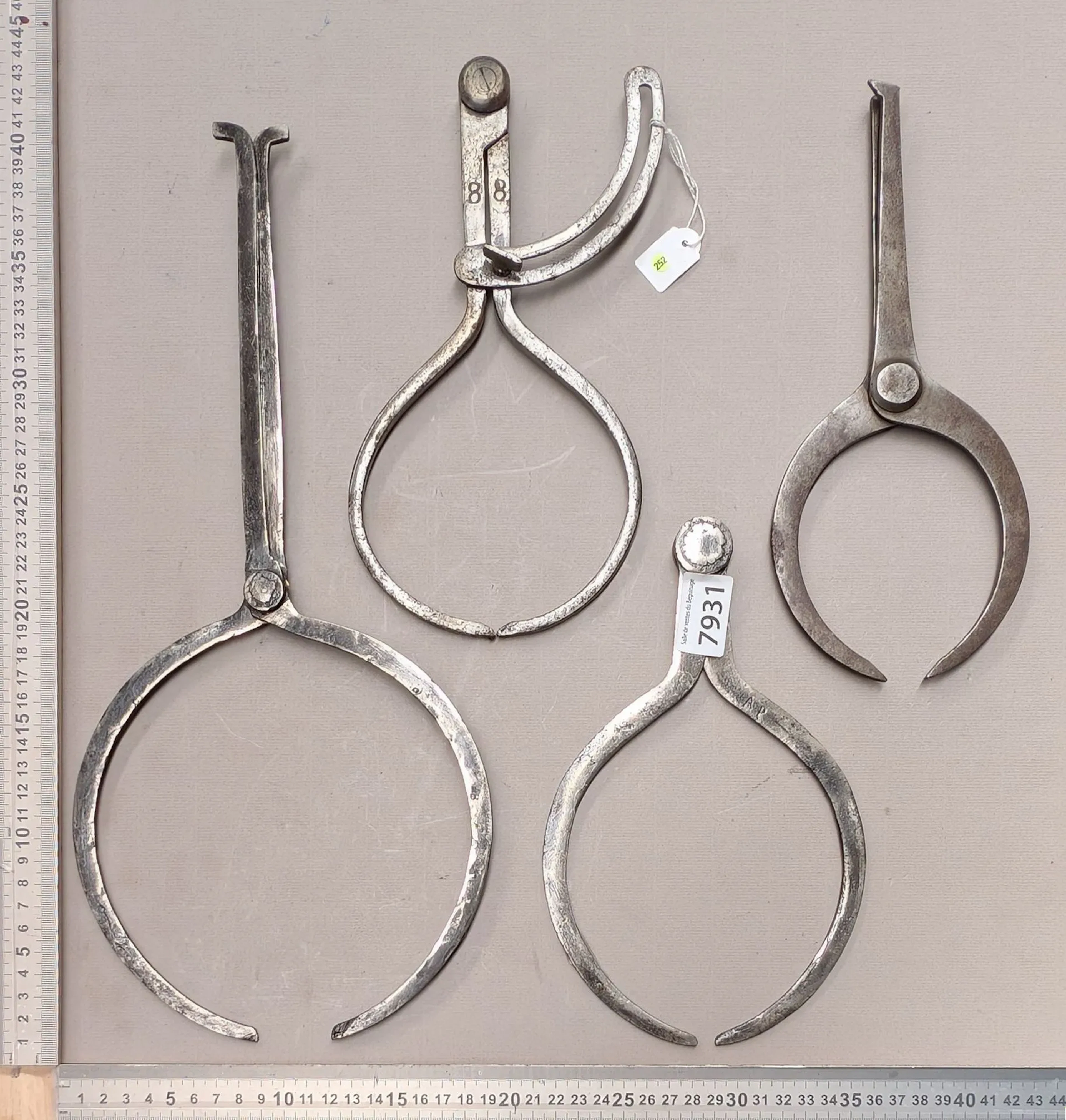 1 set of 4 different compasses—see photos for dimensions and condition