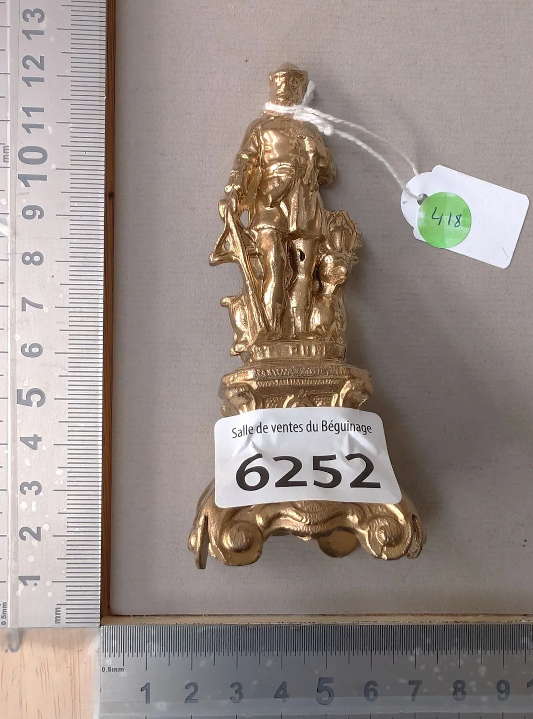 1 St. Hubert figurine made of pewter - See photos for dimensions and condition