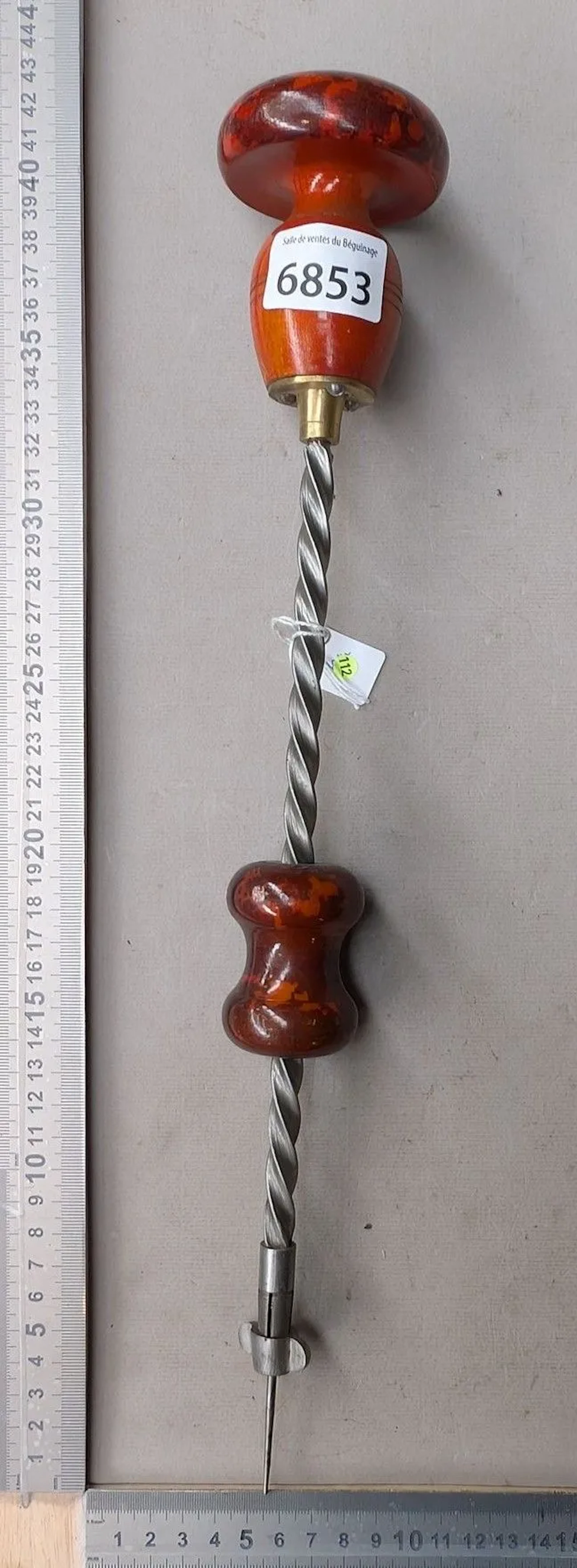 1 vintage spiral ratchet screwdriver—see photos for dimensions and condition