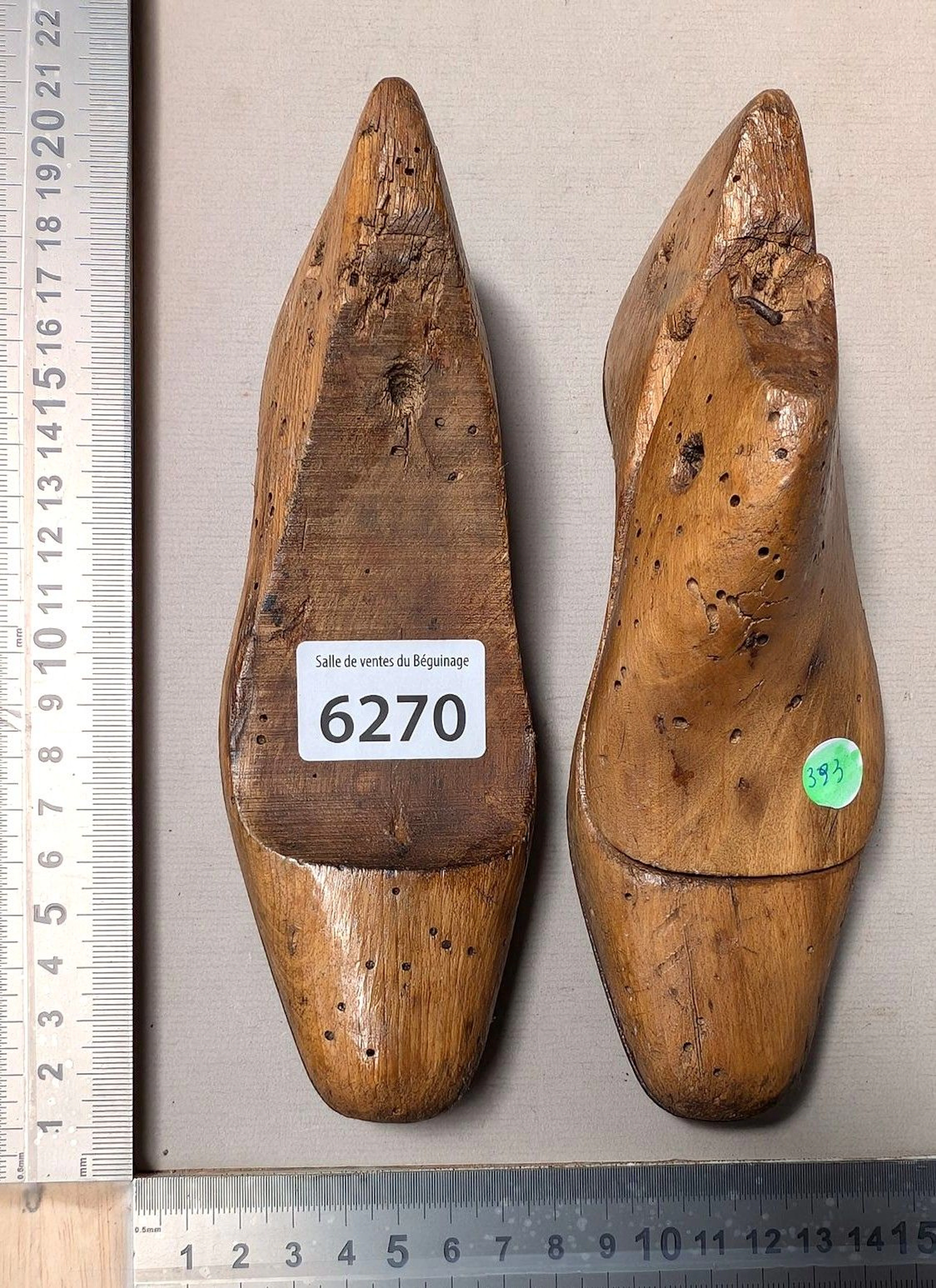 1 pair of shoe lasts—see photos for dimensions and condition