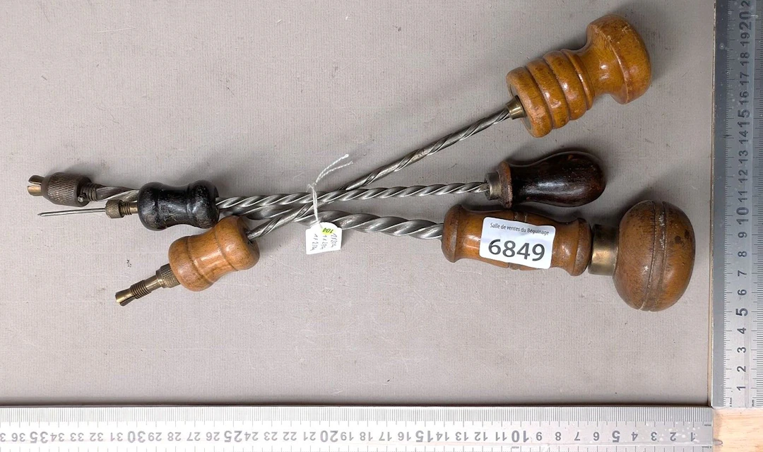 3 vintage spiral ratchet screwdrivers—see photos for dimensions and condition