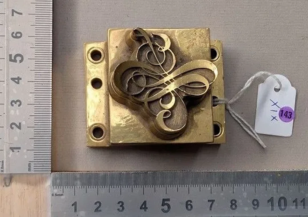 Bronze die for TT leather—see photos for dimensions and condition